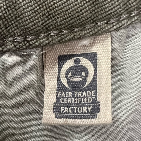 WOMEN'S High-Rise Midi Jean Shorts - Universal Thread - 12 - Picture 8 of 12